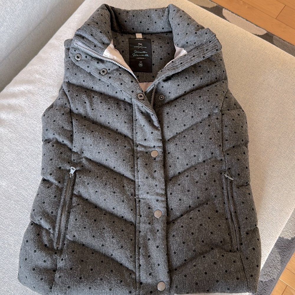 Gap down Vest